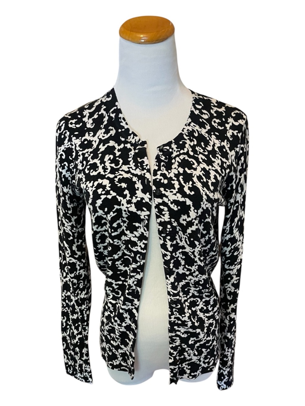 Merona Black and White Patterned Women's Cardigan Size M - Picture 2 of 3